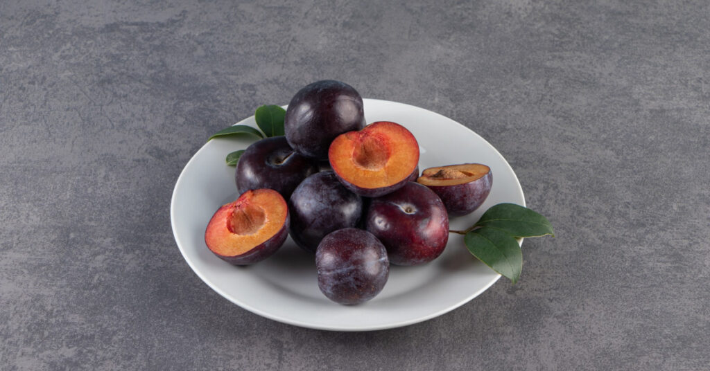 manfaat buah plum